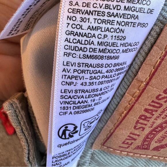 Levi’s Sage Green High Waisted Mom Jean Shorts Womens 24 Classic Beachy Summer - Picture 8 of 8